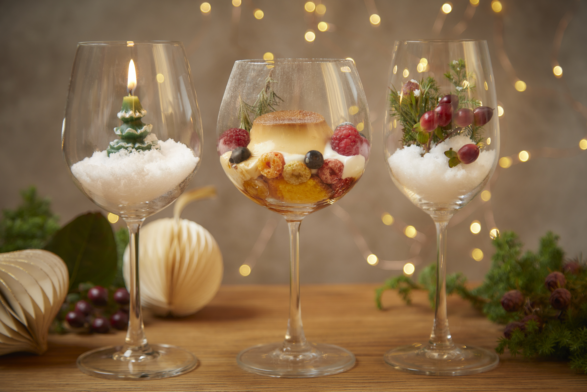 まるでスノードーム ワイングラスをクリスマスにピッタリな飾りつけにしましょう 簡単につくれるデザートもご紹介します アントビー株式会社 Electronics Hospitalities