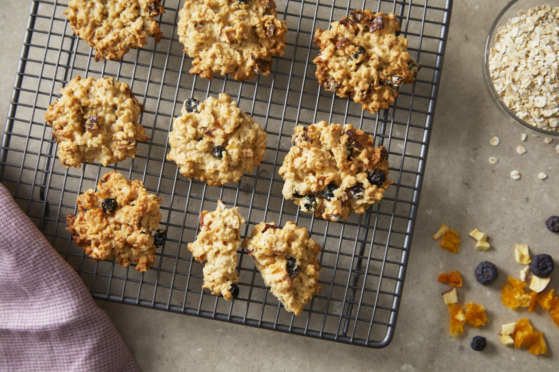 フードドライヤーで作る自家製ドライフルーツとオートミールで バター 卵不使用のクッキーを作ります アントビー株式会社 Electronics Hospitalities